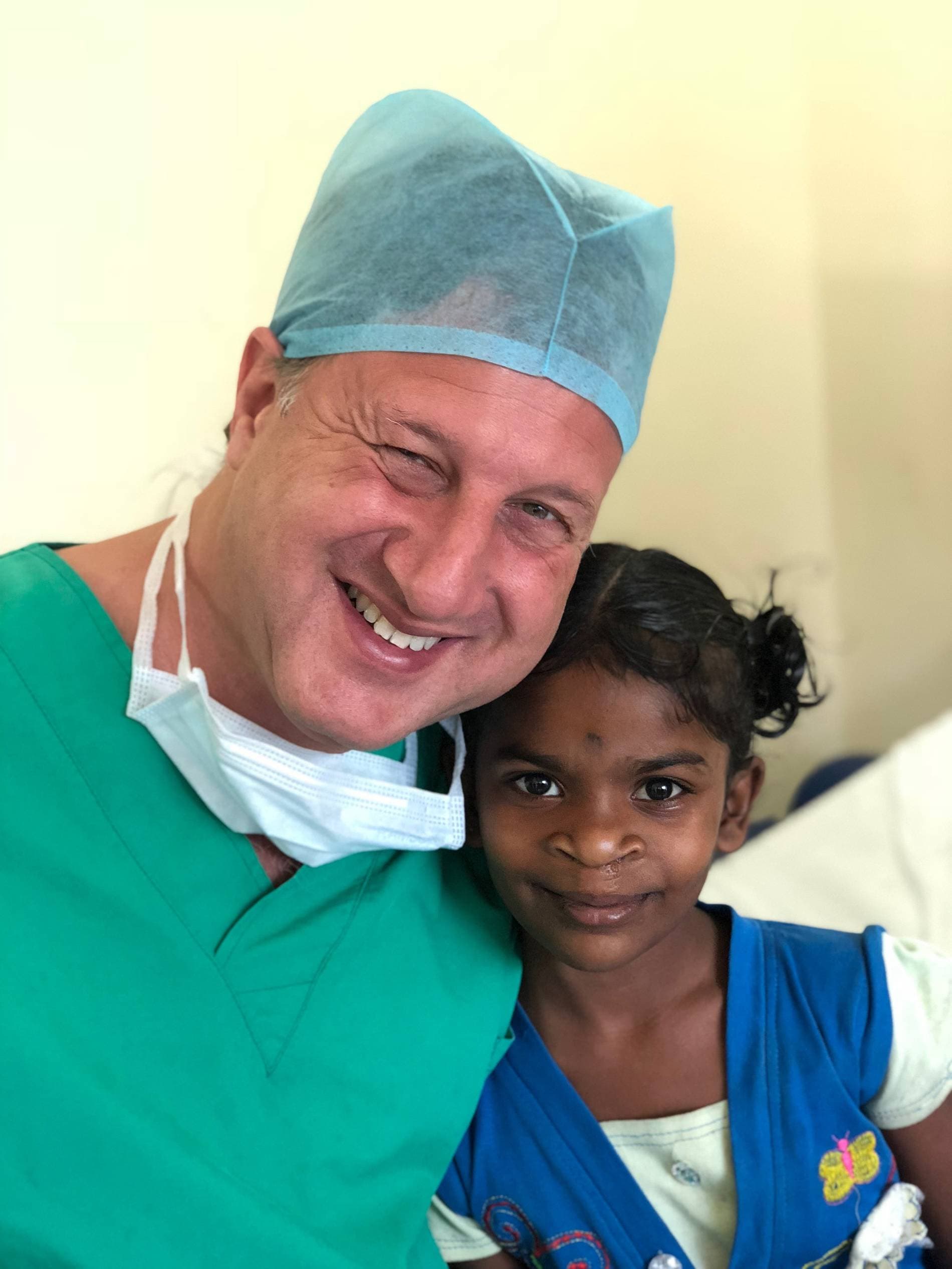 Kind mit Verbrennungen in Indien - RP Online