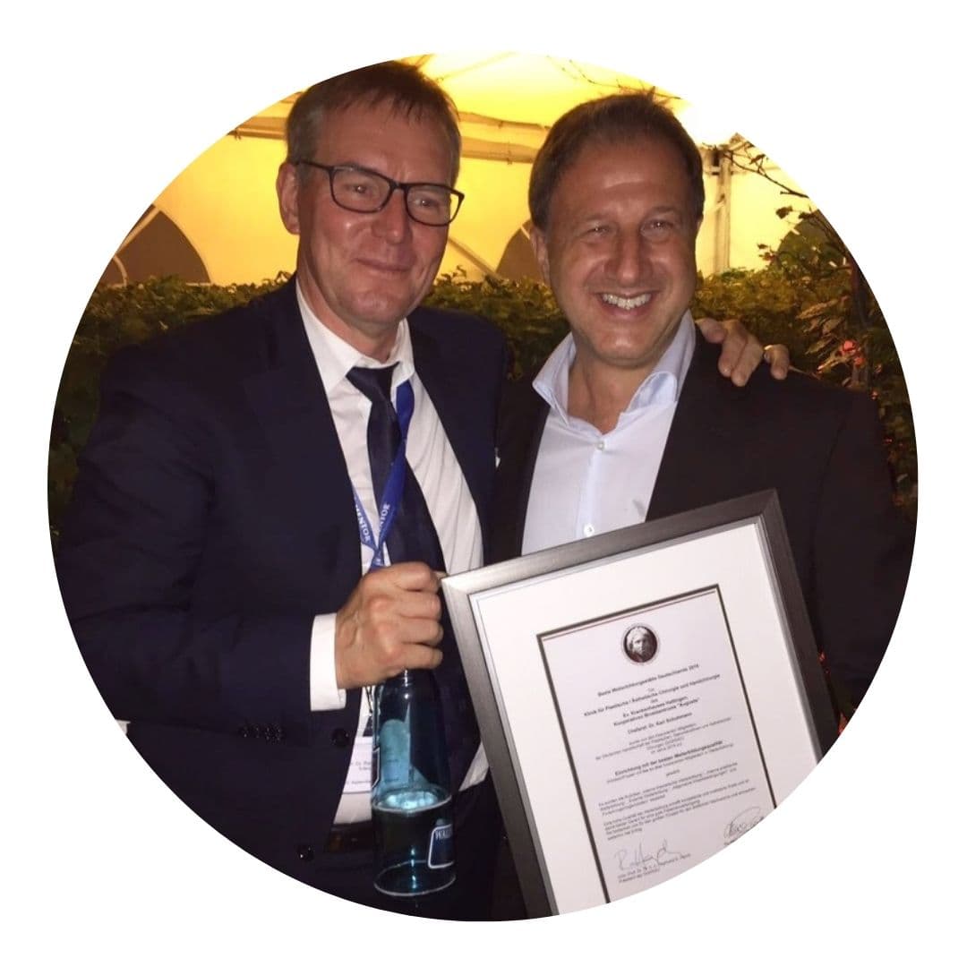 Dr. Schuhmann erhält die Auszeichnung Beste Weiterbildungsstätte 2016