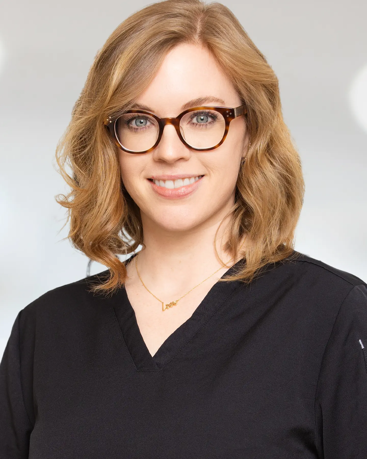 Dr. med. Laura Kock, doctor in specialist training in Plastic Surgery, at artethic® in Düsseldorf.